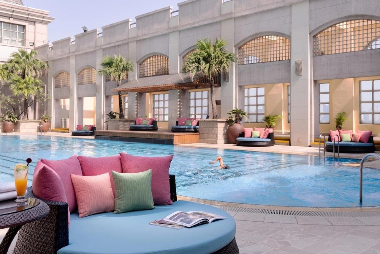 Grand Hi Lai Hotel Kaohsiung Exterior foto The swimming pool at the hotel