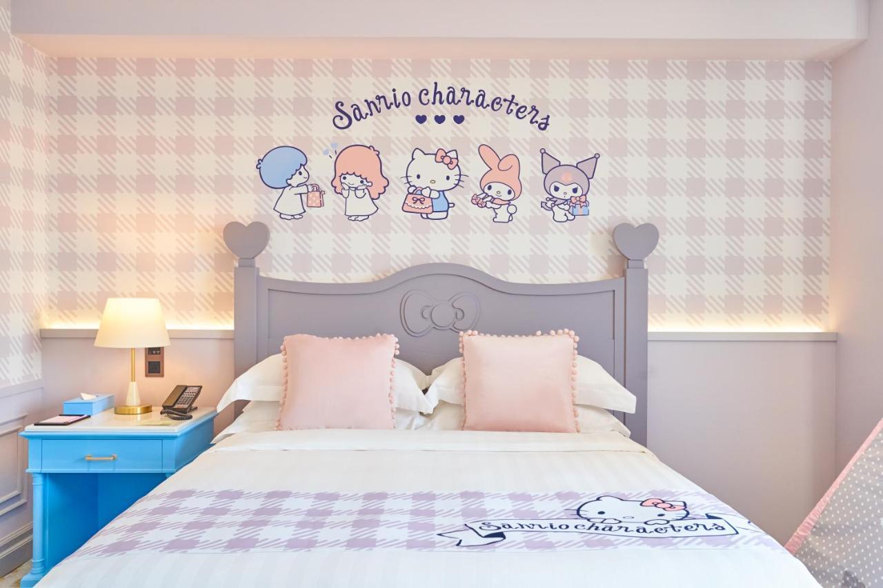 Grand Hi Lai Hotel Kaohsiung Exterior foto Sanrio characters on a wall